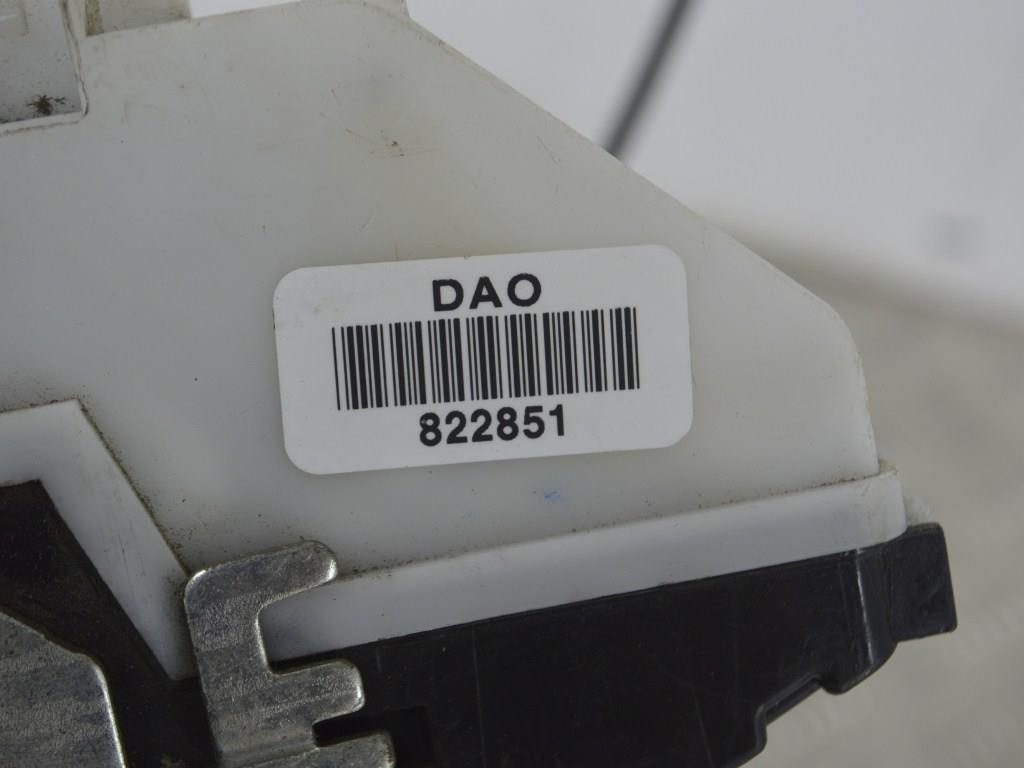 Замок двери передней правой