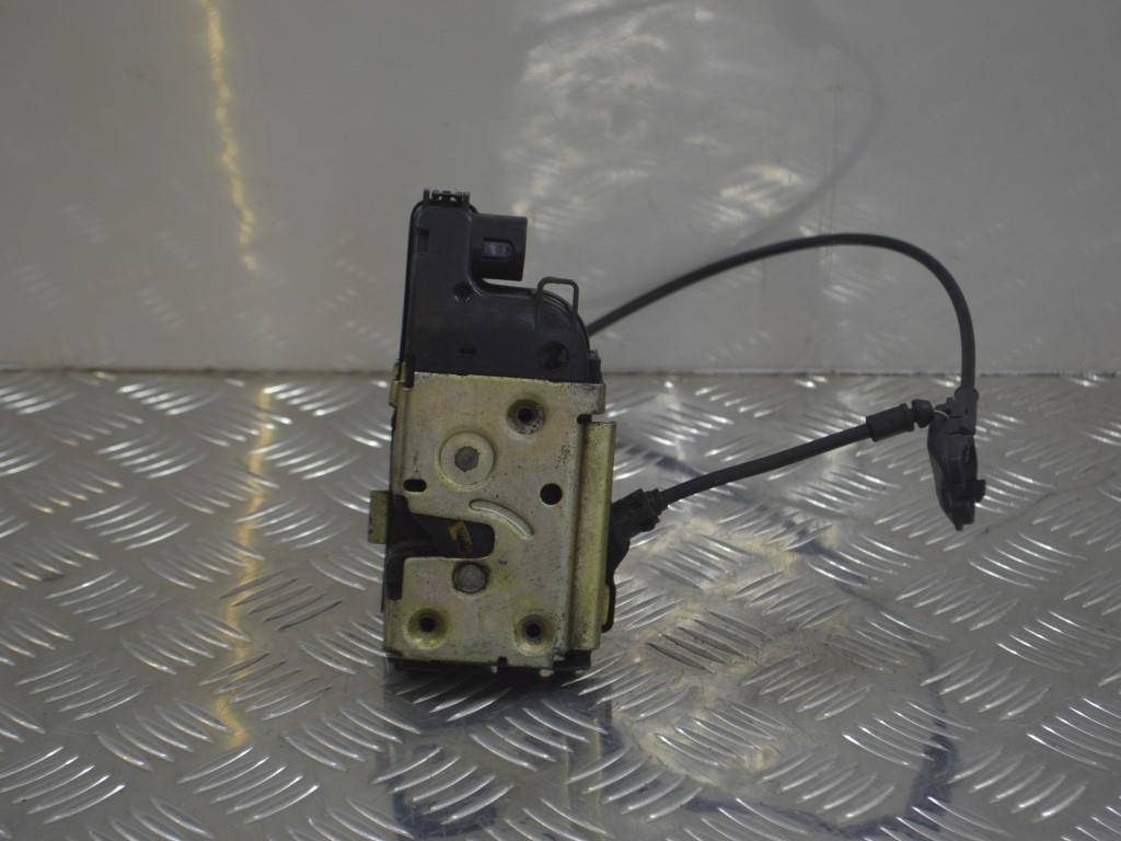 Замок двери передней правой