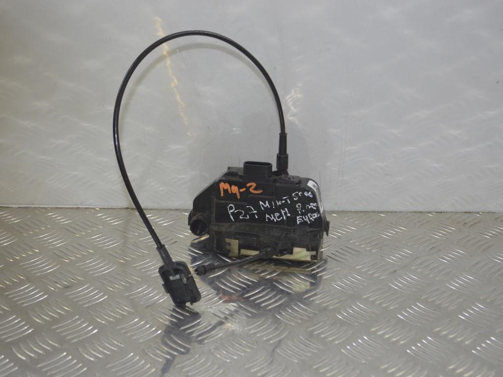 Замок двери передней правой