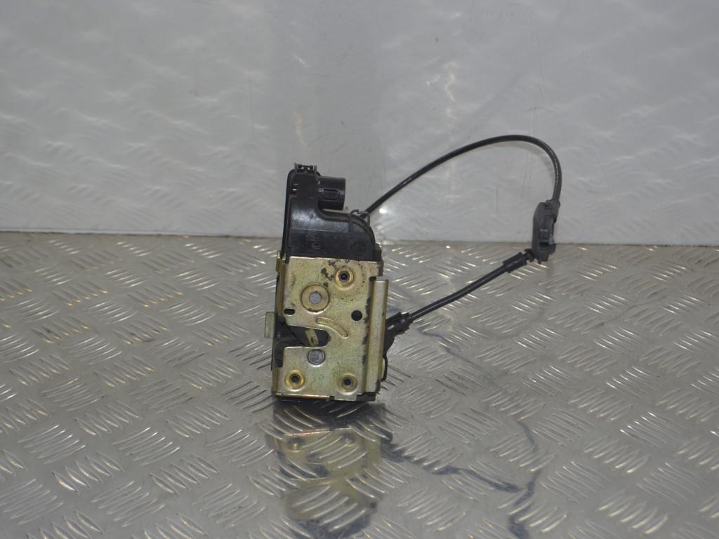 Замок двери передней правой