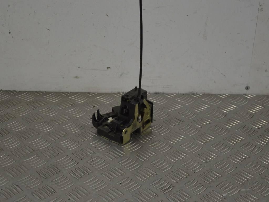 Замок двери передней правой