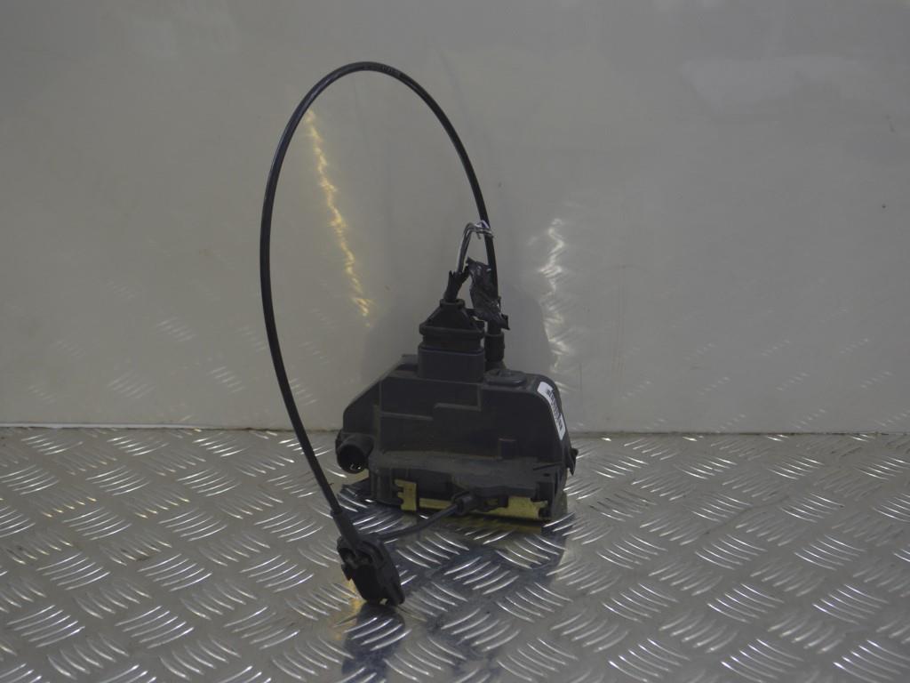 Замок двери передней правой