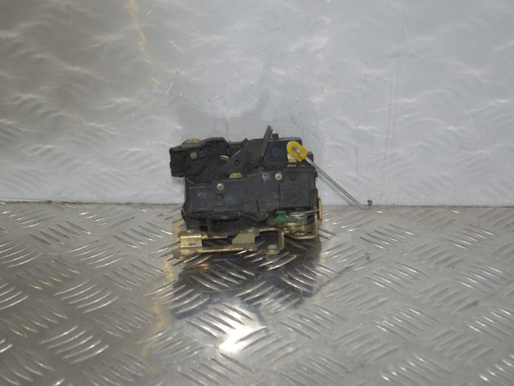 Замок двери передней правой