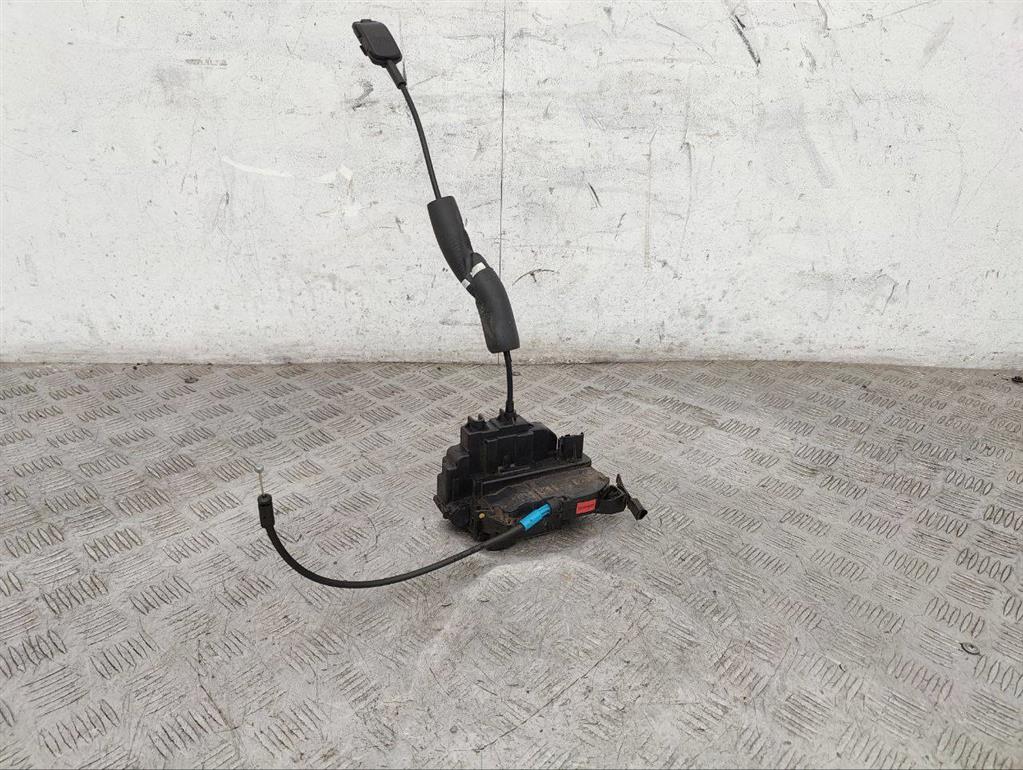 Замок двери передней правой