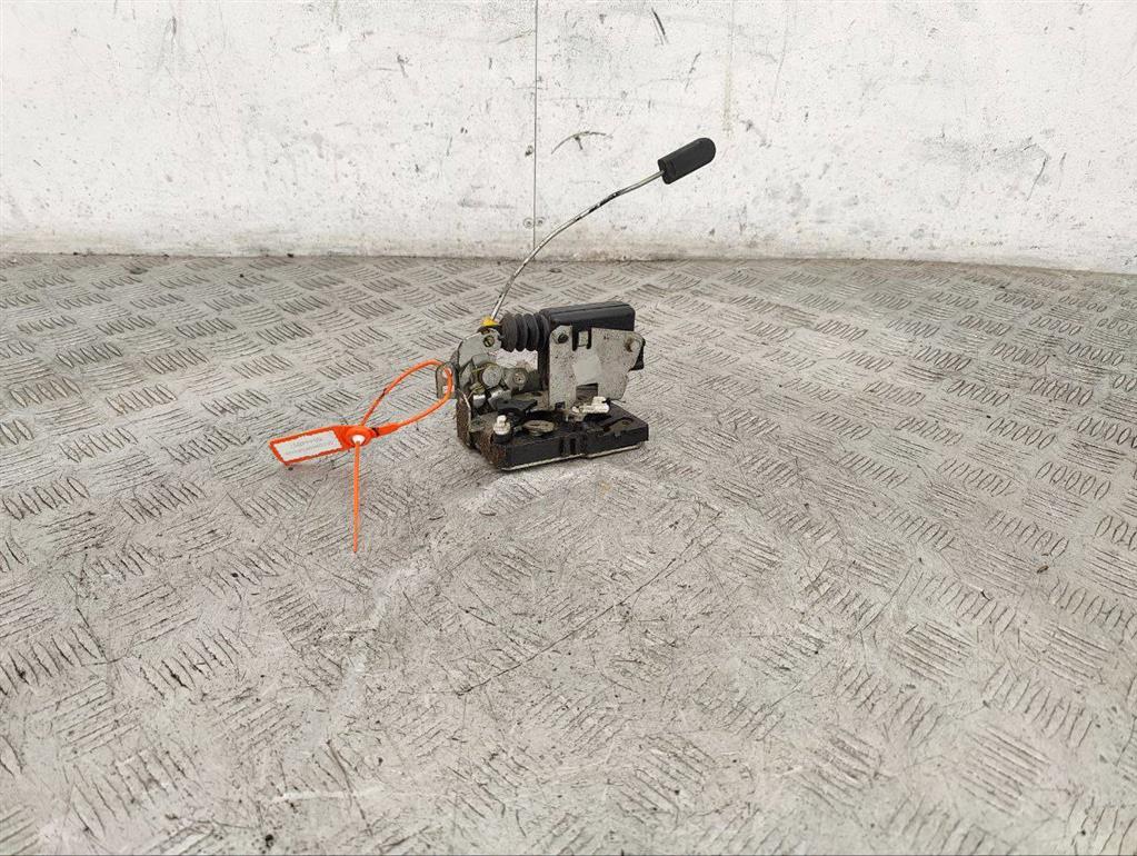 Замок двери передней правой