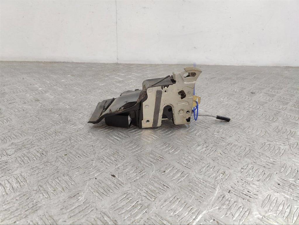 Замок двери передней правой