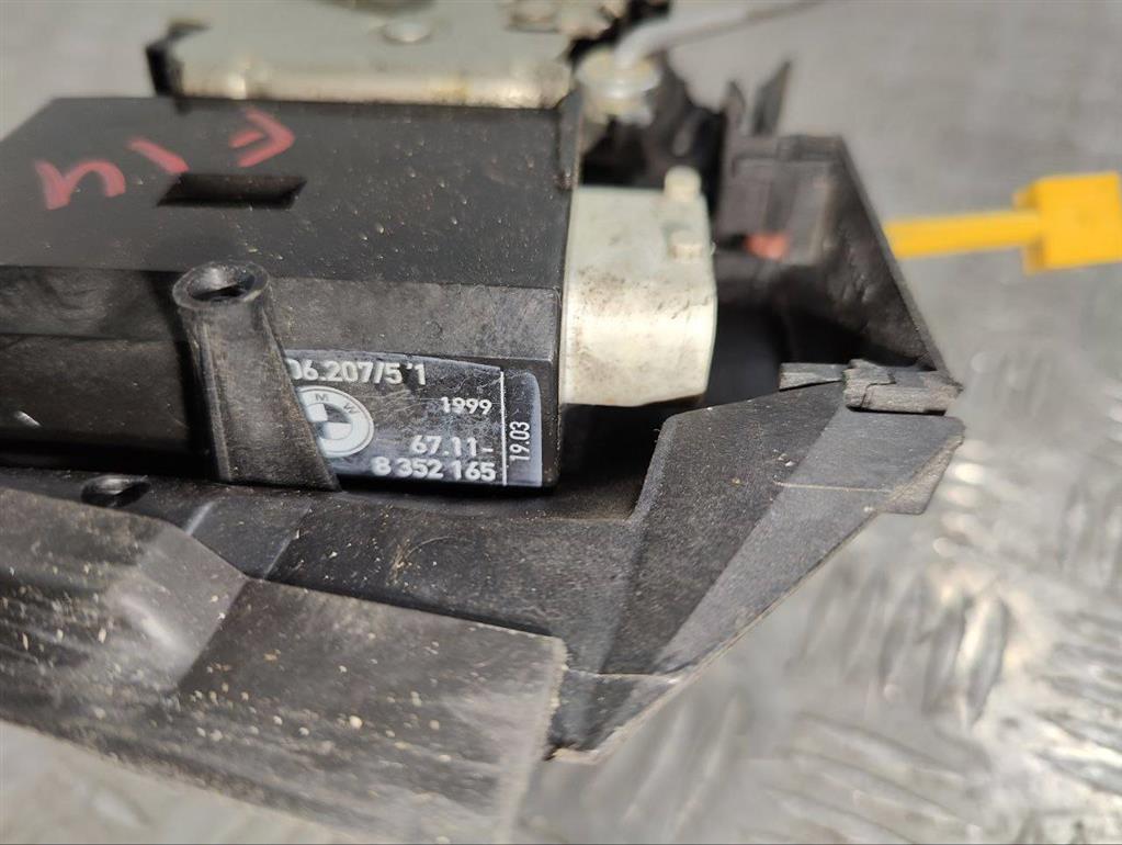 Замок двери передней правой