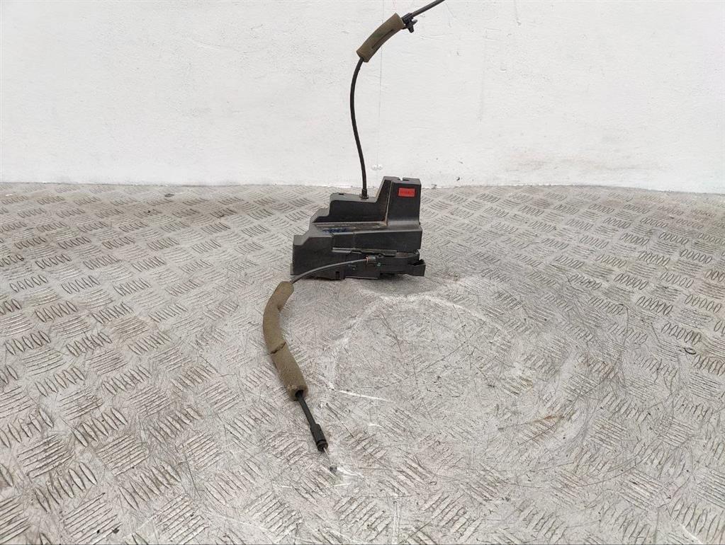 Замок двери передней правой