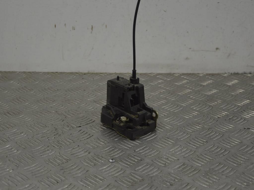 Замок двери передней правой