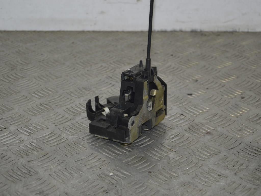 Замок двери передней правой