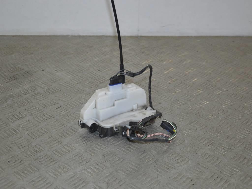 Замок двери передней правой