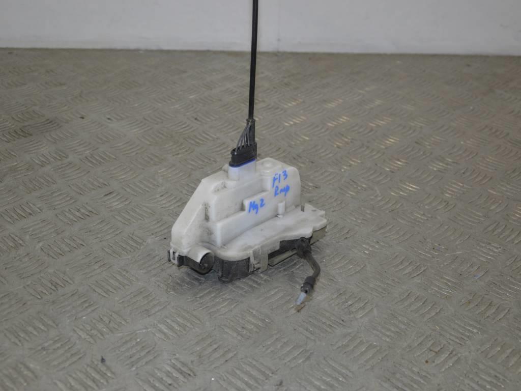 Замок двери передней правой