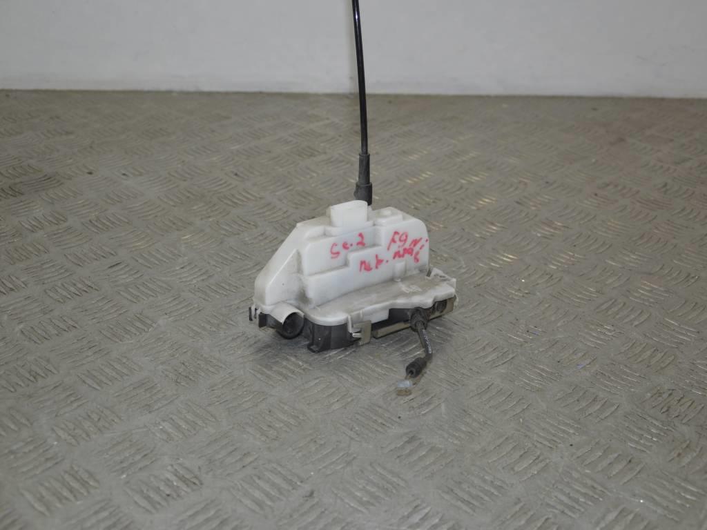 Замок двери передней правой