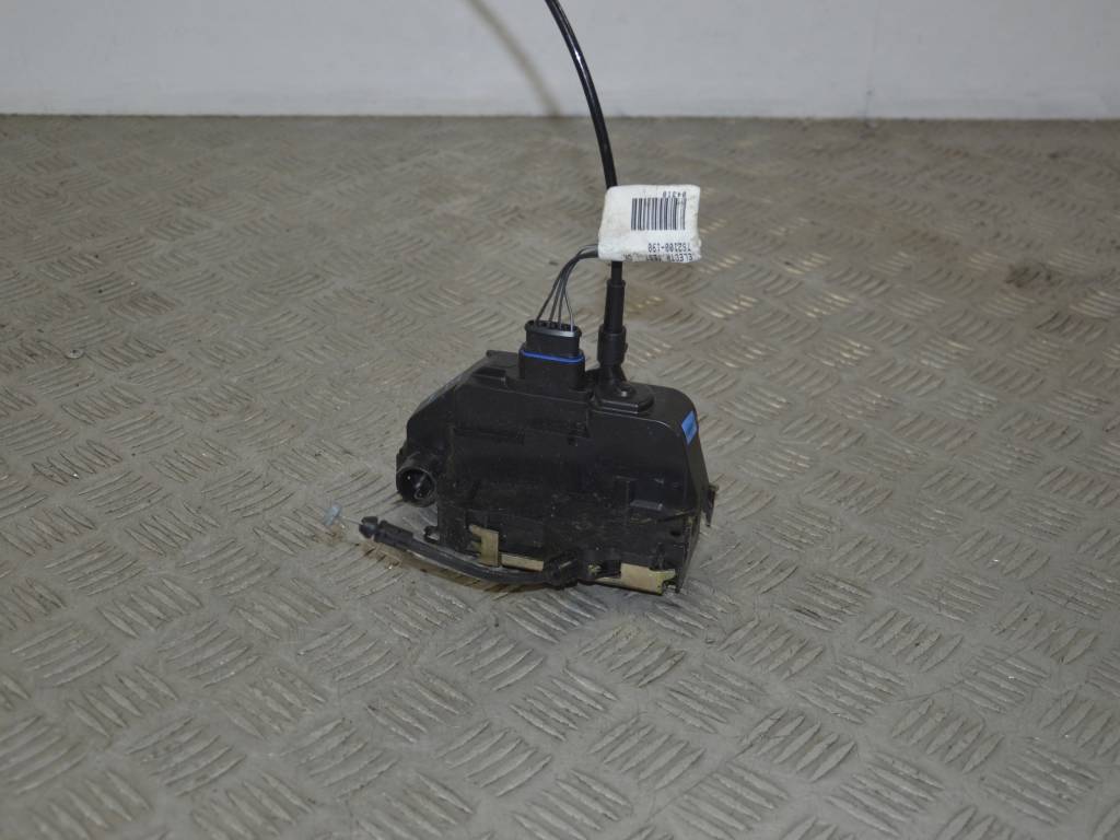 Замок двери передней правой