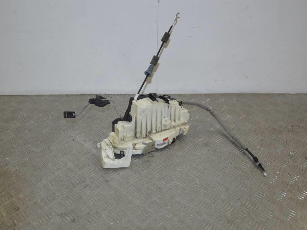 Замок двери передней правой