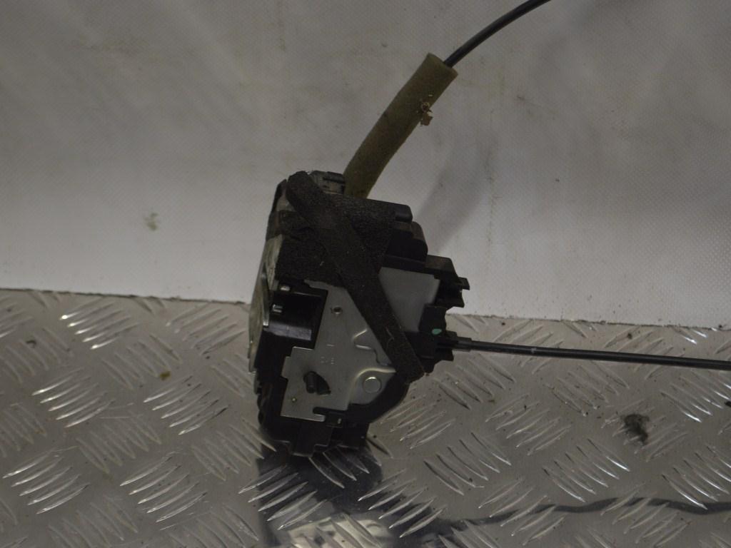 Замок двери задней левой