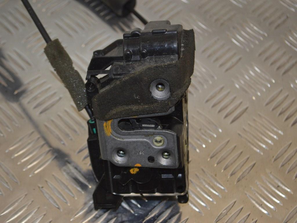 Замок двери задней левой Renault Laguna 3 (2007-2015) 825010003R