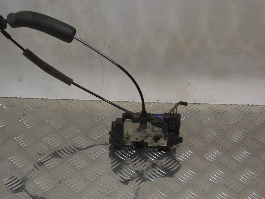 Замок двери задней левой