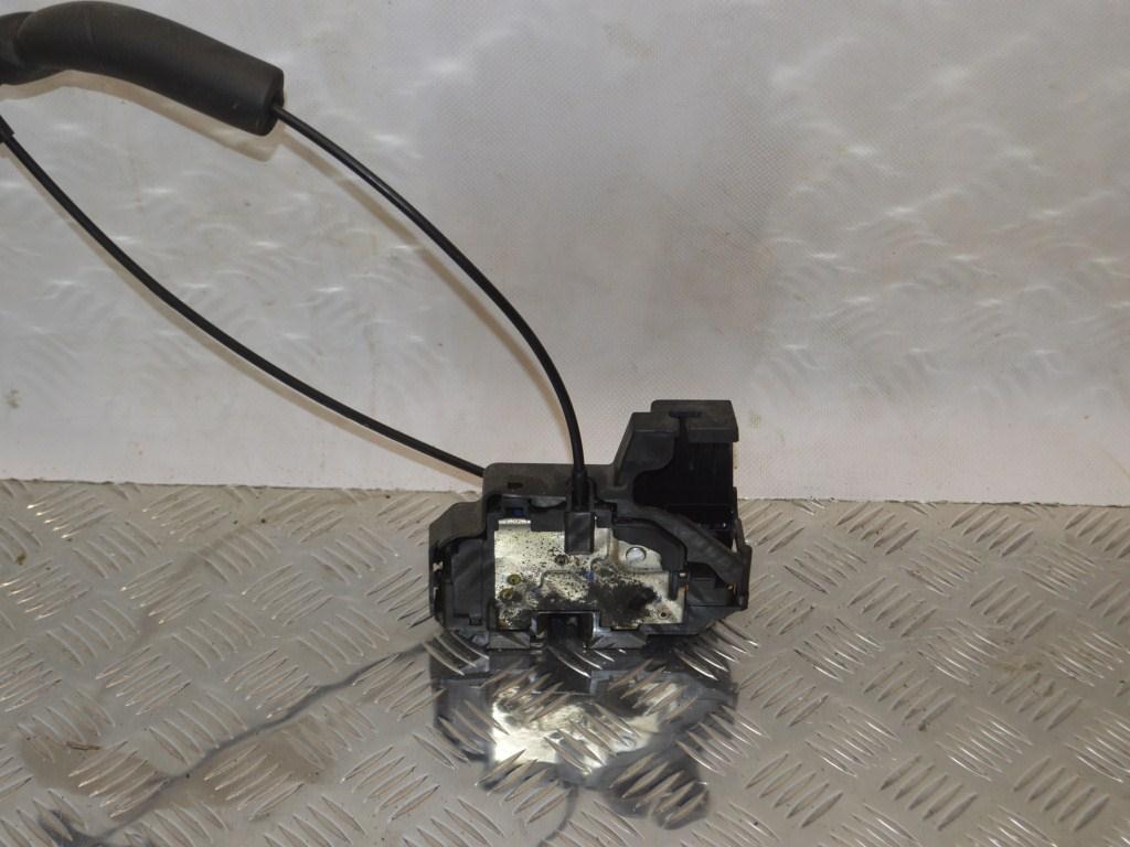 Замок двери задней левой