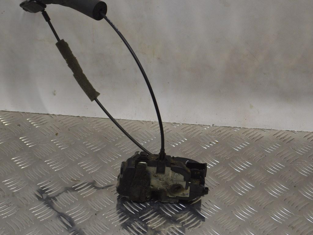 Замок двери задней левой