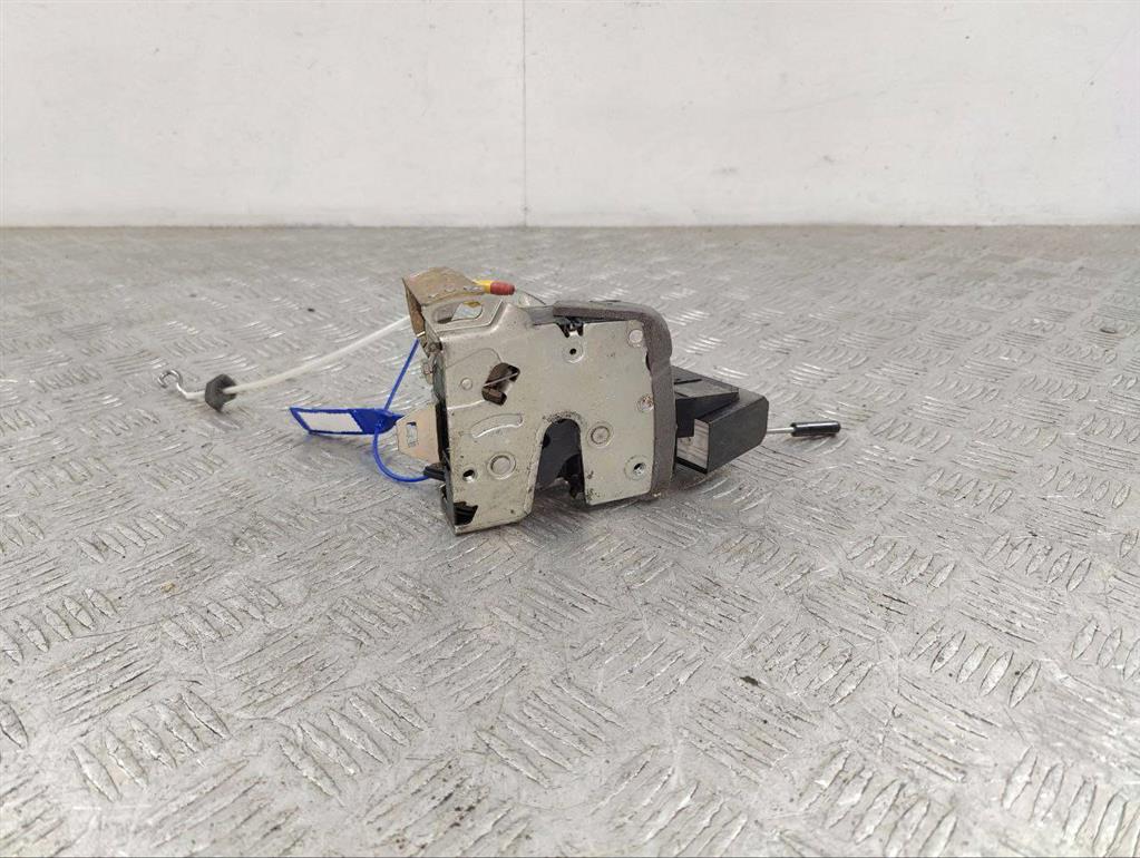 Замок двери задней левой