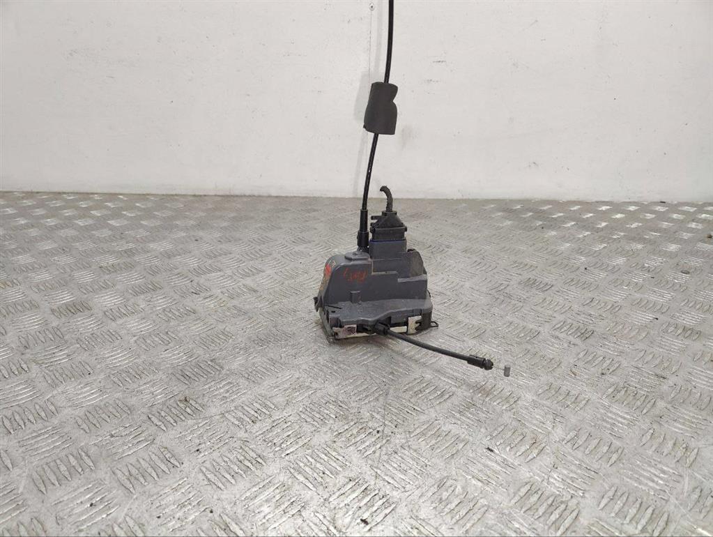 Замок двери задней левой