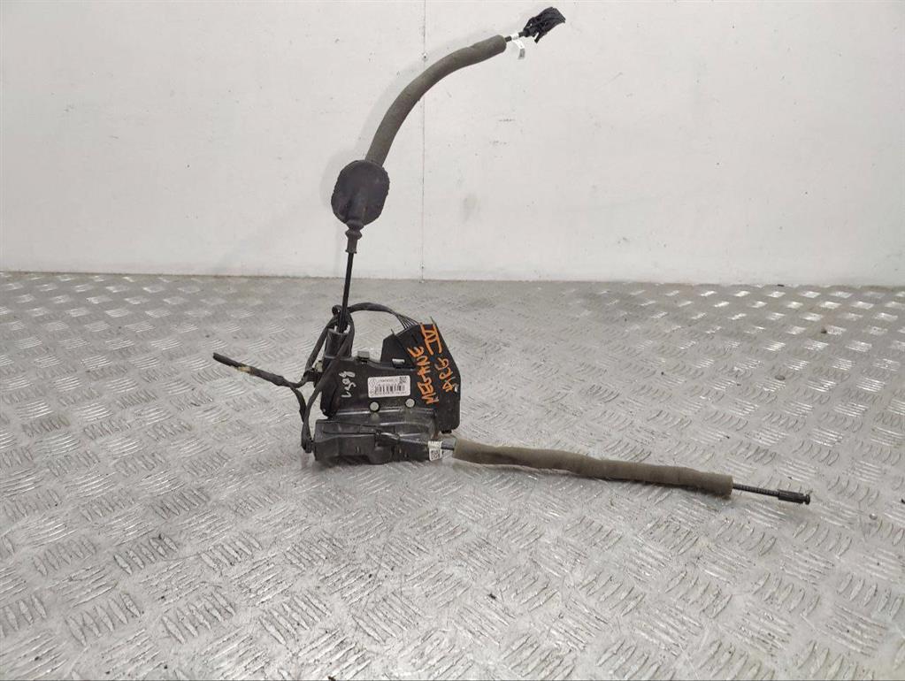 Замок двери задней левой