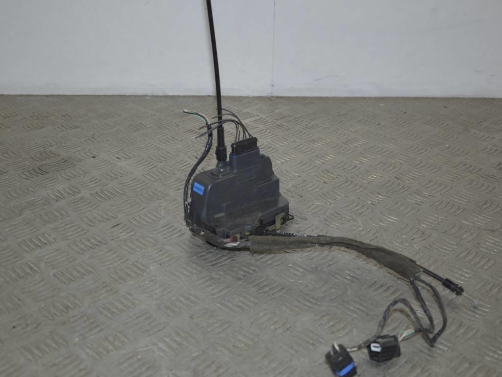 Замок двери задней левой