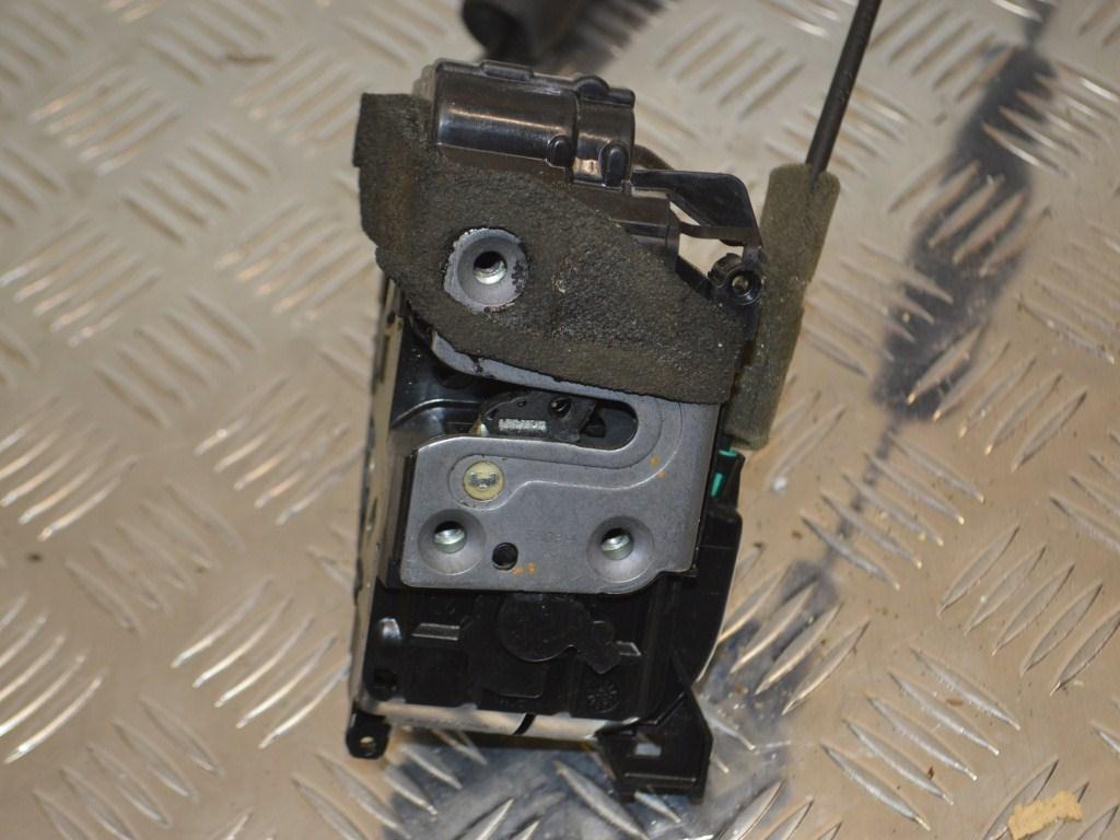 Замок двери задней правой Renault Laguna 3 (2007-2015) 825000003R