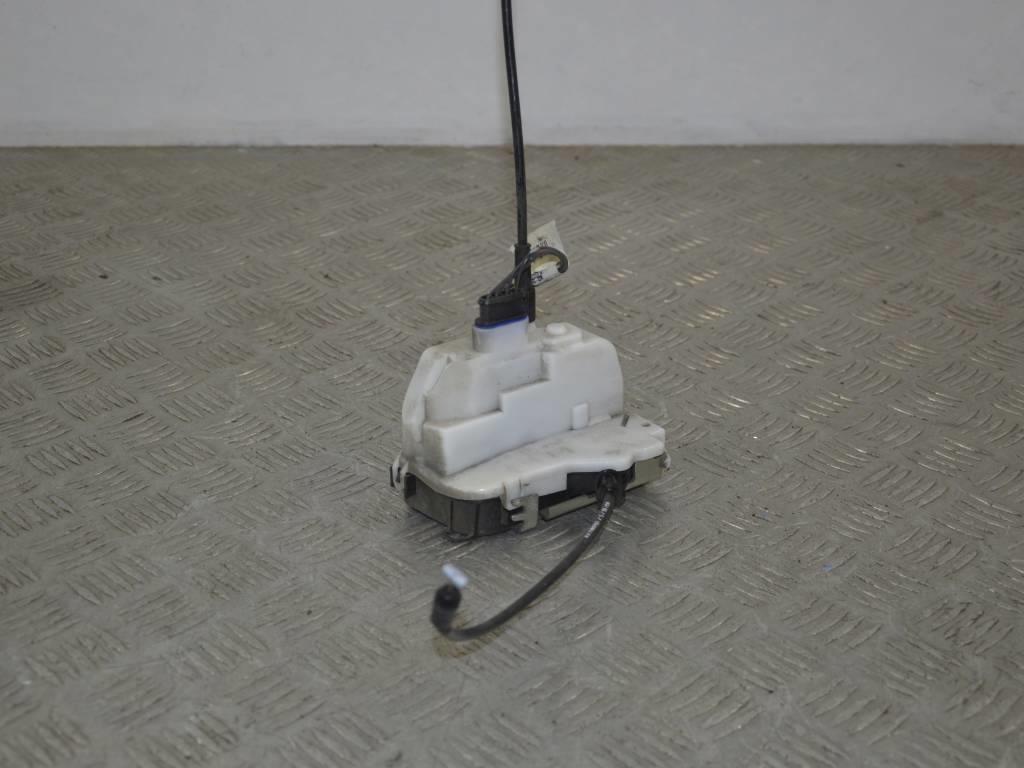 Замок двери задней правой