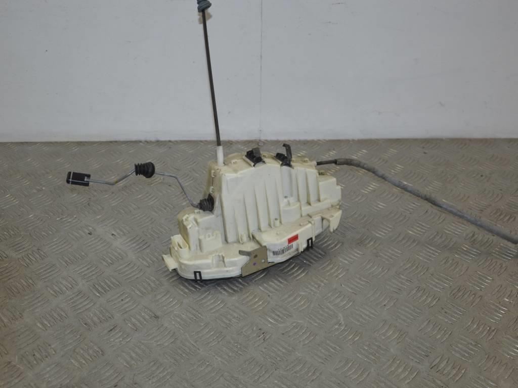 Замок двери задней правой