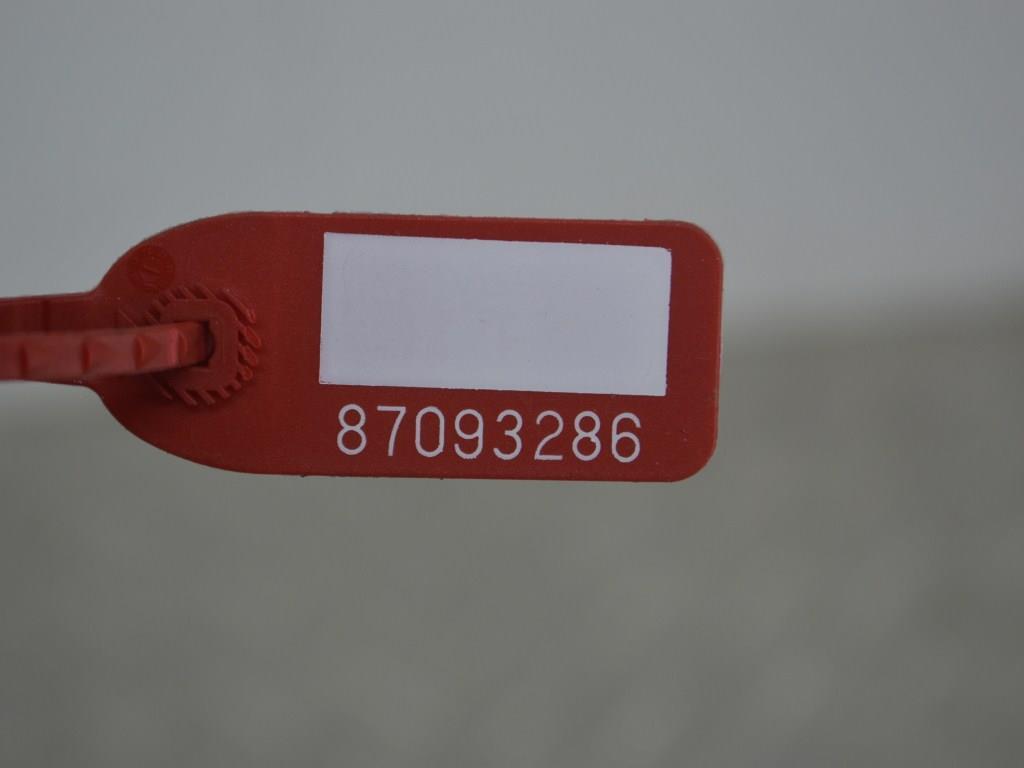 Замок капота