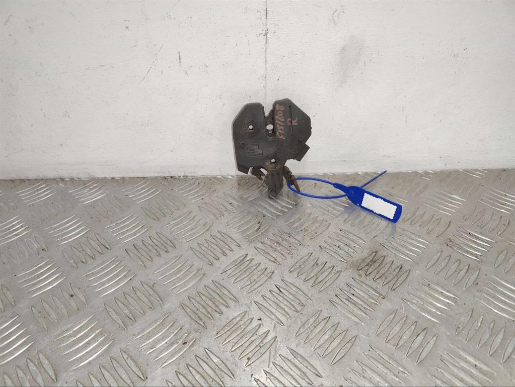 Замок капота