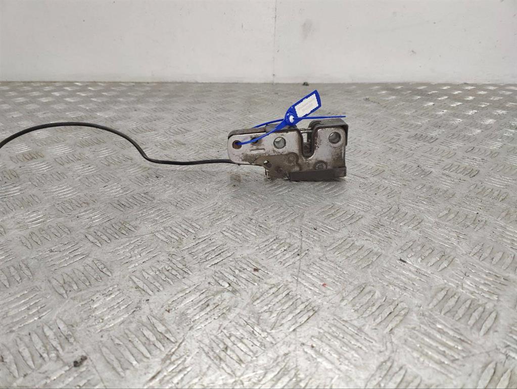 Замок капота