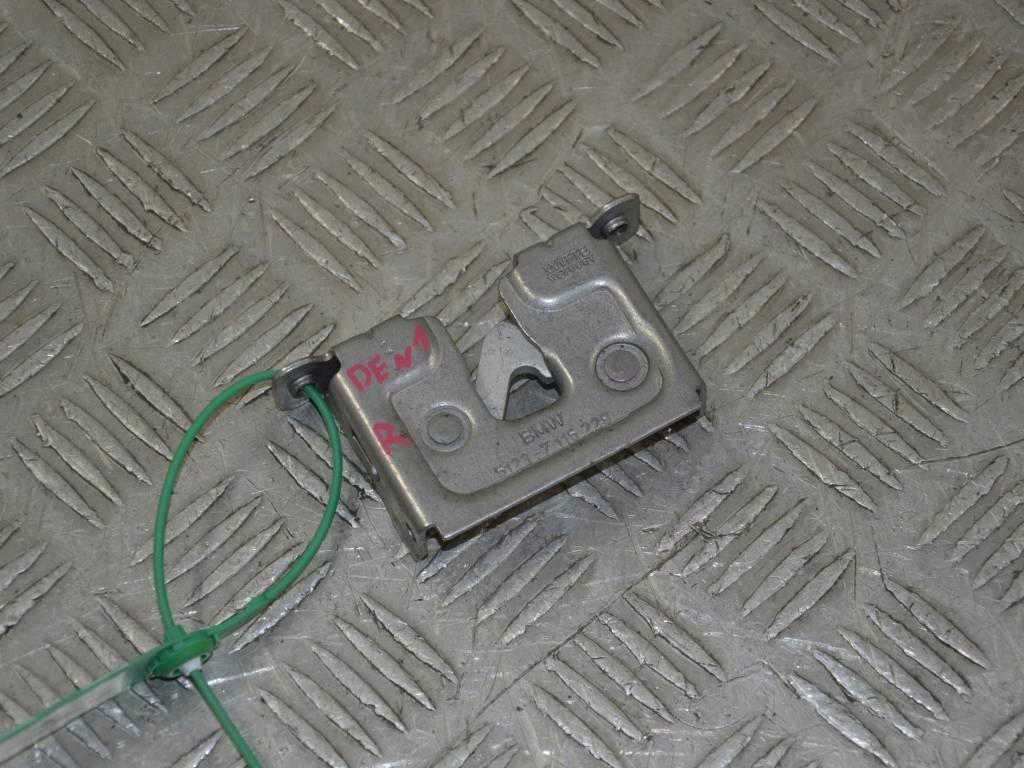 Замок капота