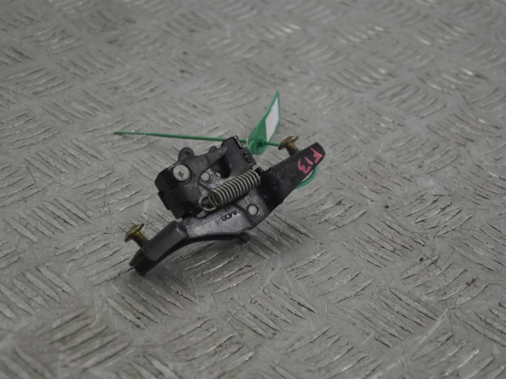 Замок капота