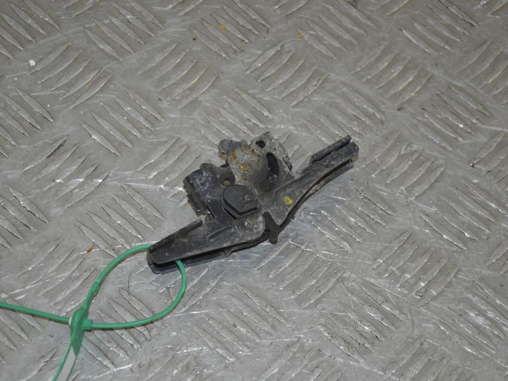 Замок капота