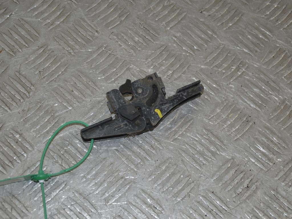 Замок капота