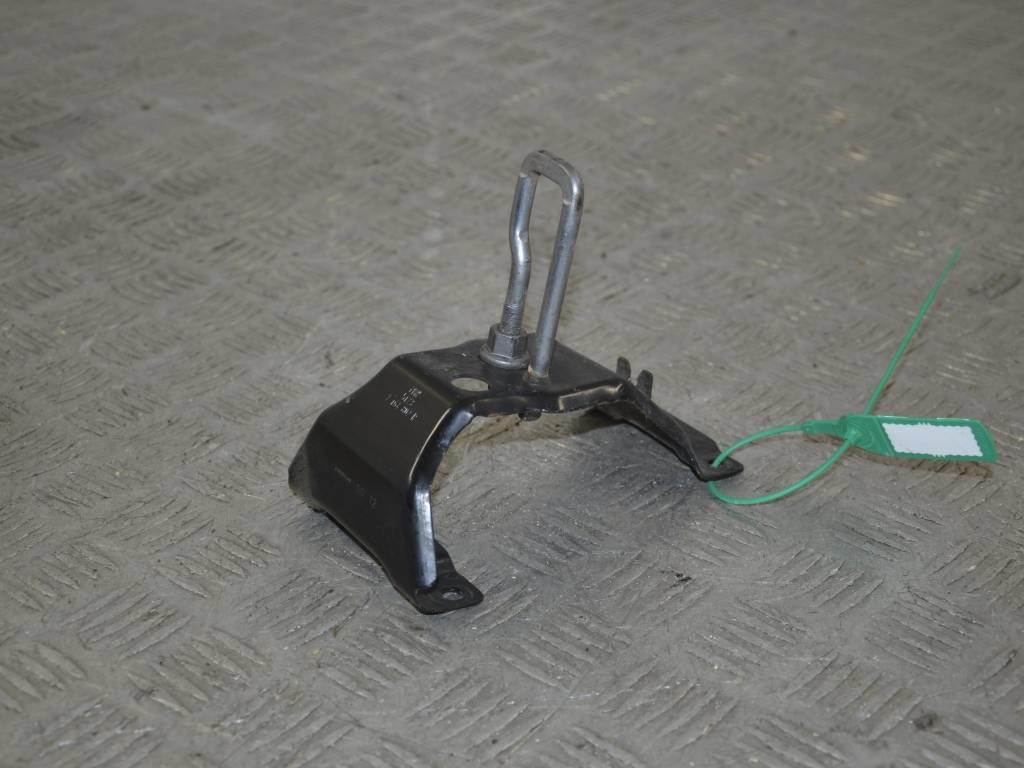 Замок капота