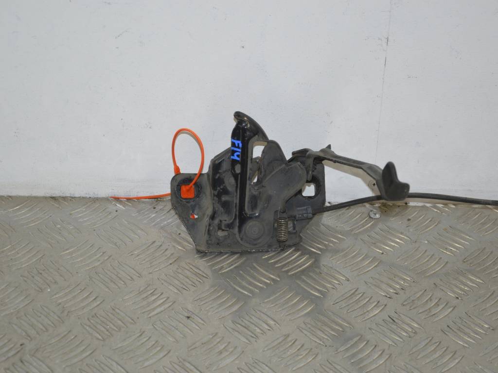 Замок капота