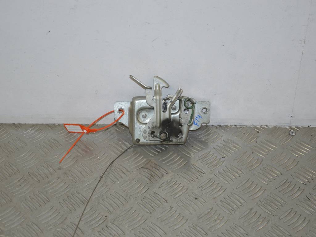 Замок капота