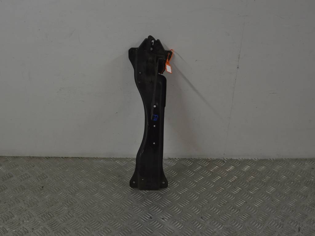 Замок капота