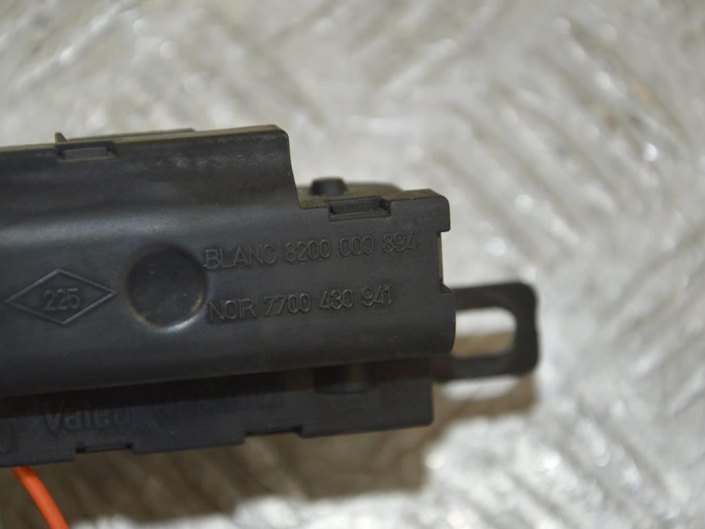 Замок стекла двери багажника