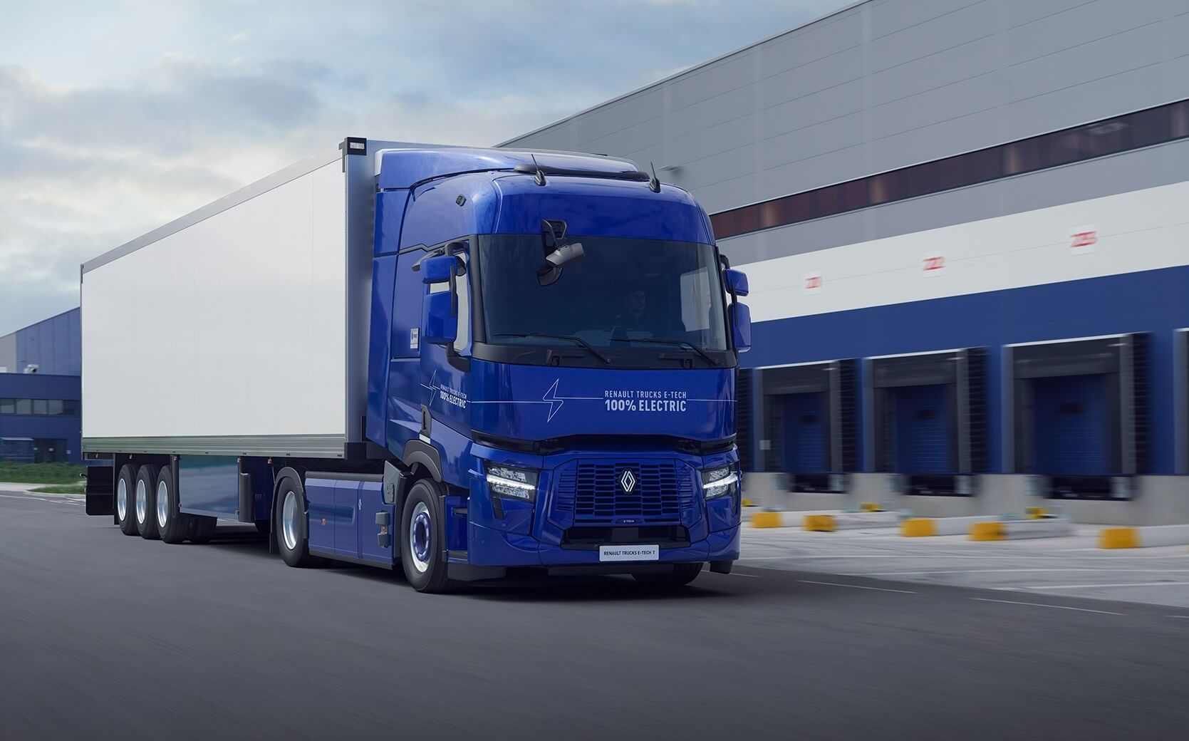Электрические грузовики Renault Truck обновили дизайн